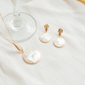 18ct Gold Plated Onyx Pendant